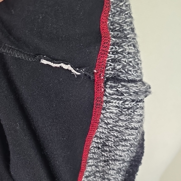 Desigual Long Sleeve Graphic Knit Top Black Gray Red Heart Print Women’s Size S - Picture 9 of 10